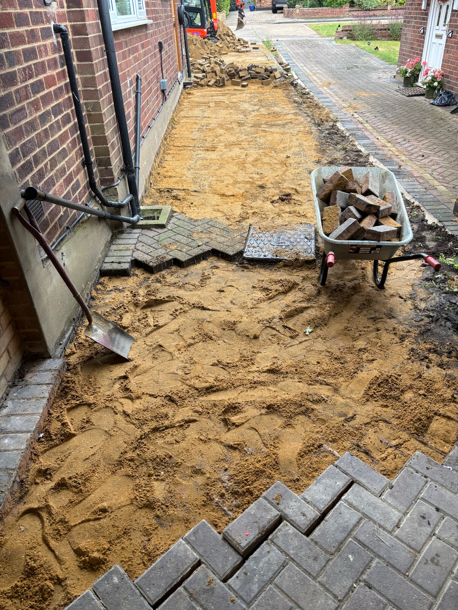 Castlepave Smooth Driveway with Fencing before photo 1