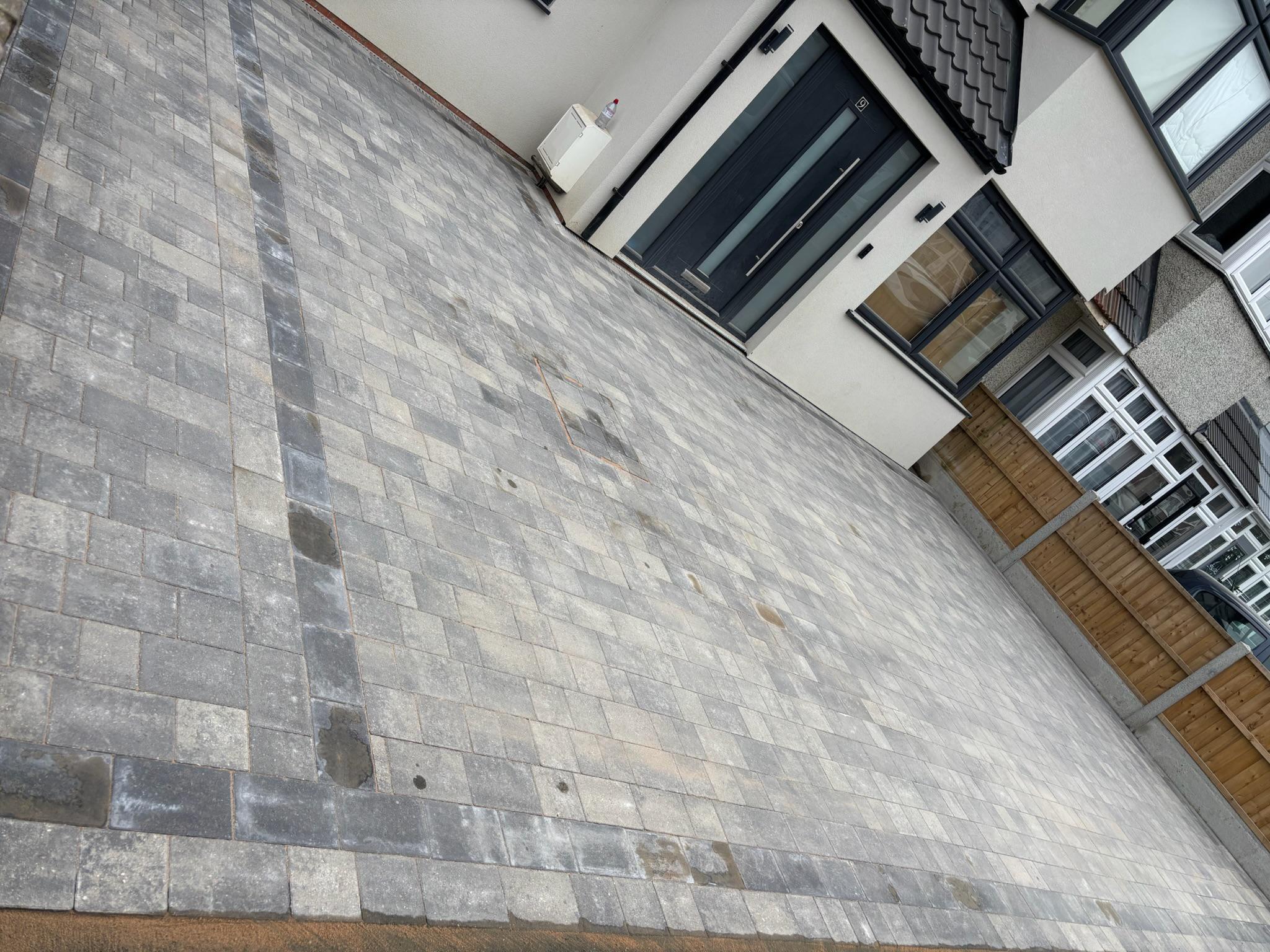 Brett Beta Trio Silver Haze Driveway