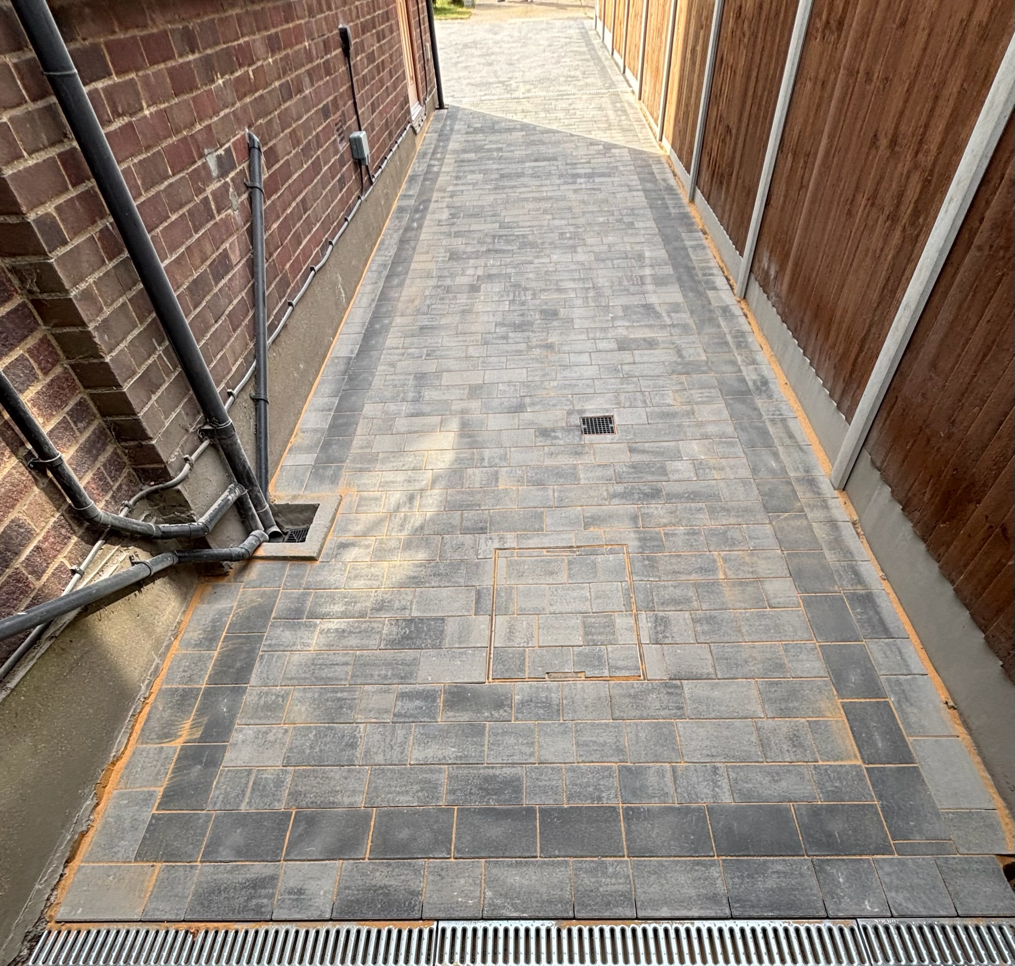 Castlepave Smooth Driveway with Fencing