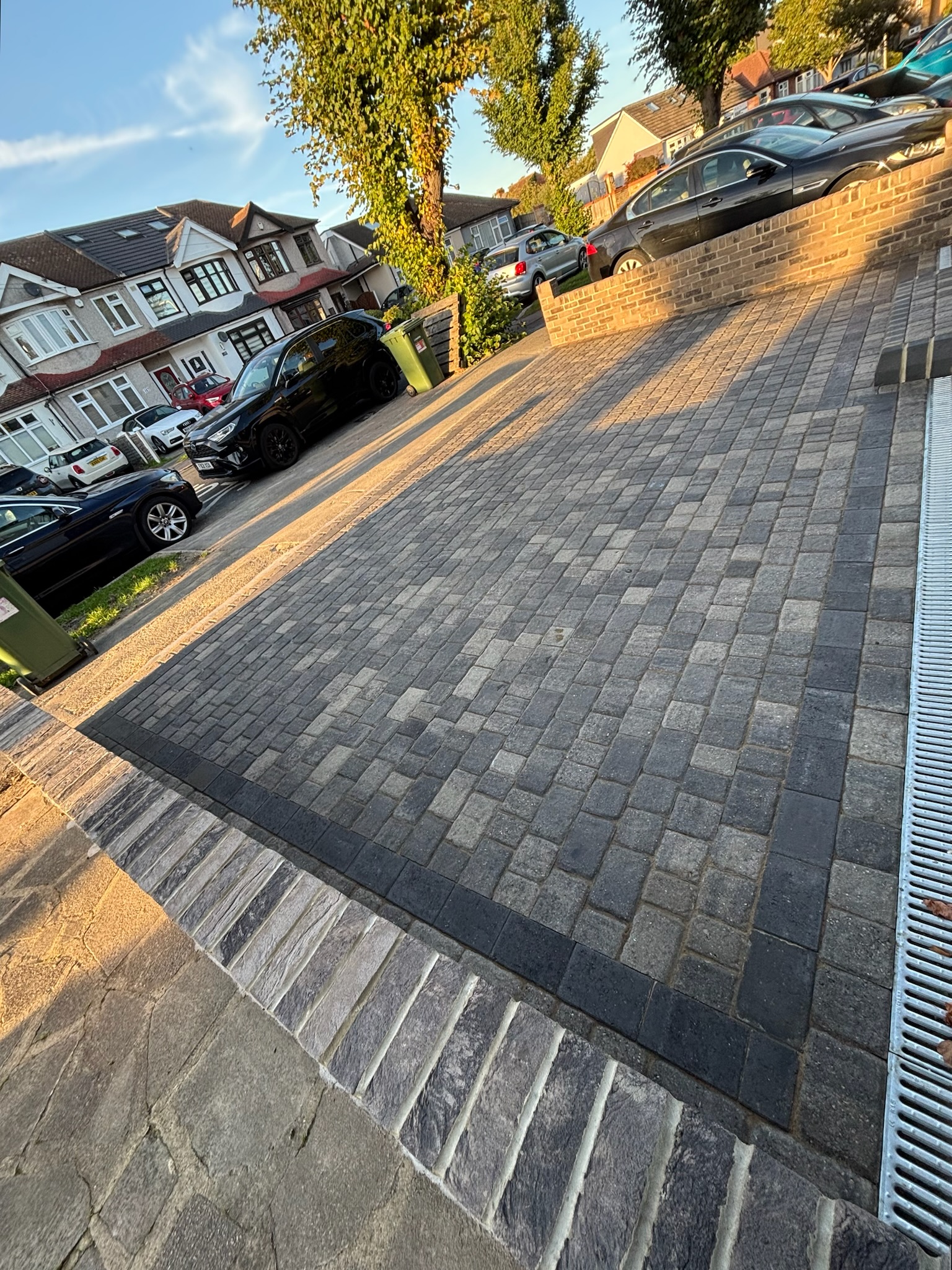 Regatta Trio Block Paving with Ashingdon Grey Walls finished photo 3
