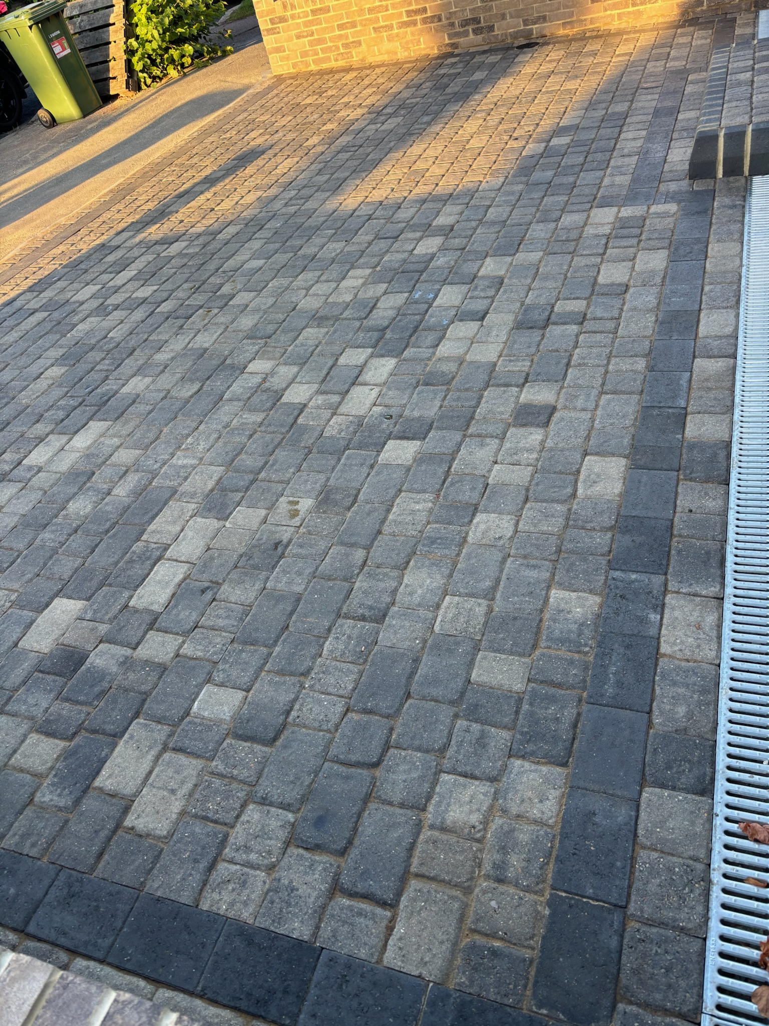 Regatta Trio Block Paving with Ashingdon Grey Walls